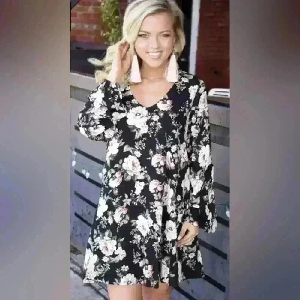 Show Me Your Mumu Donnie Black Rose Floral Trapeze Dress Size M.